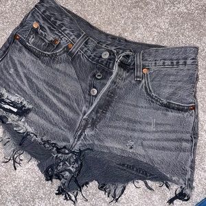 Black Levi’s denim shorts